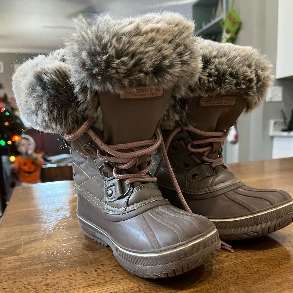 Girls London Fog size 11 snow boots